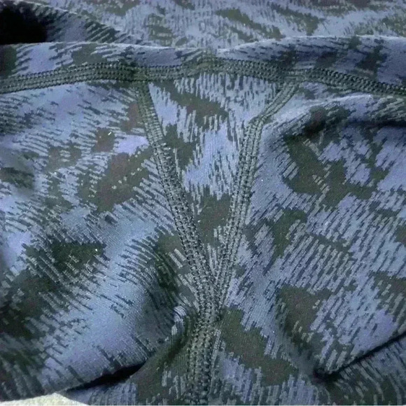 Athleta Elation Textured Legging Size Small – Floral Print, Pockets, Compression - Picture 8 of 8